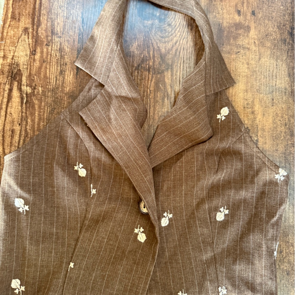 XOXO Brown Textured Sleeveless Top with Subtle White Accents
